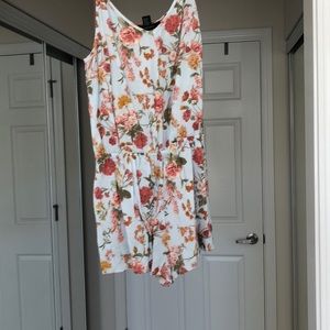 Floral romper with pockets